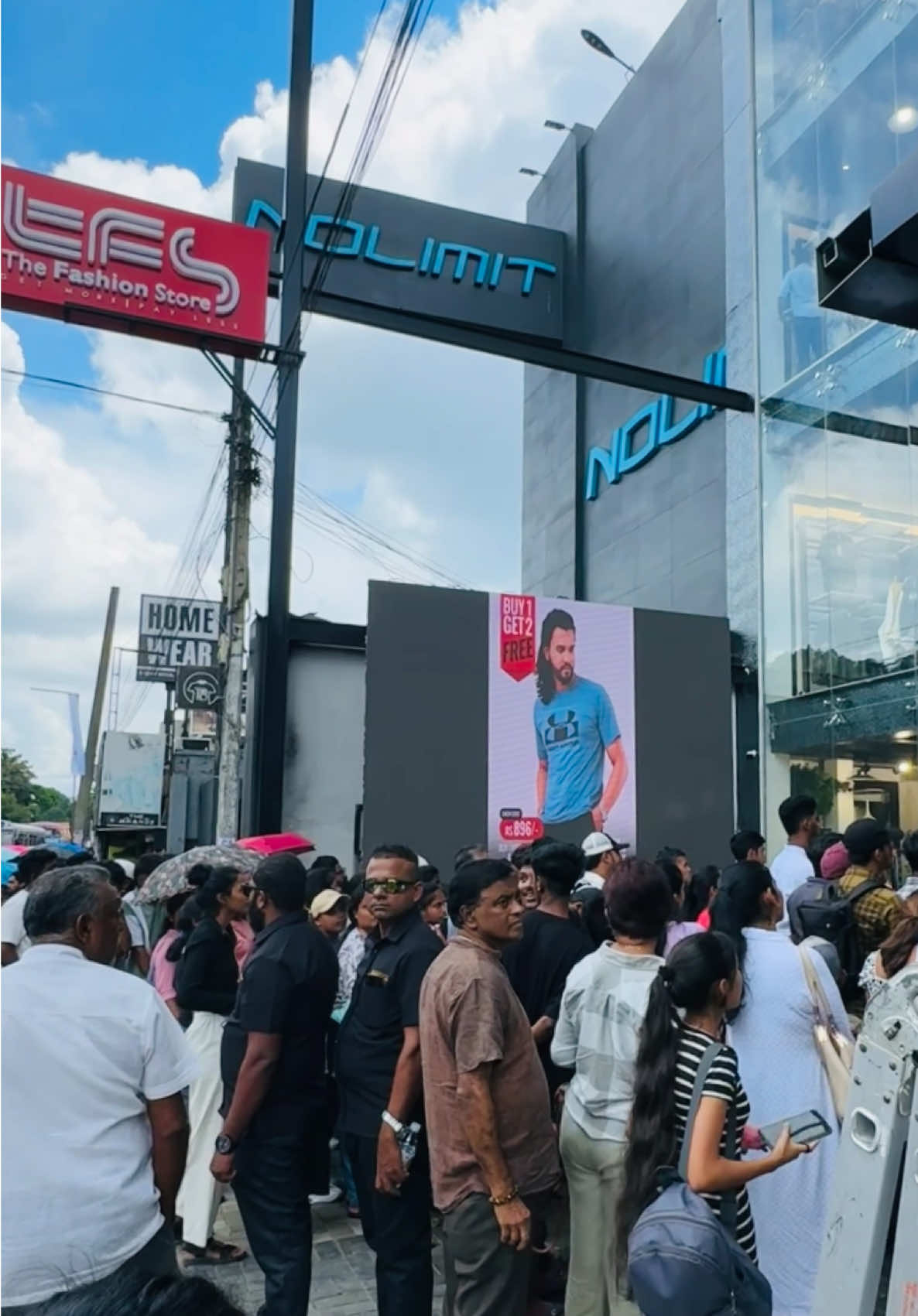 New TFS in Kandy…🤩😍 @Tfs_premier #thefashionstore #kandytown #srilankan_tik_tok🇱🇰 #fashionmodel #fyp 