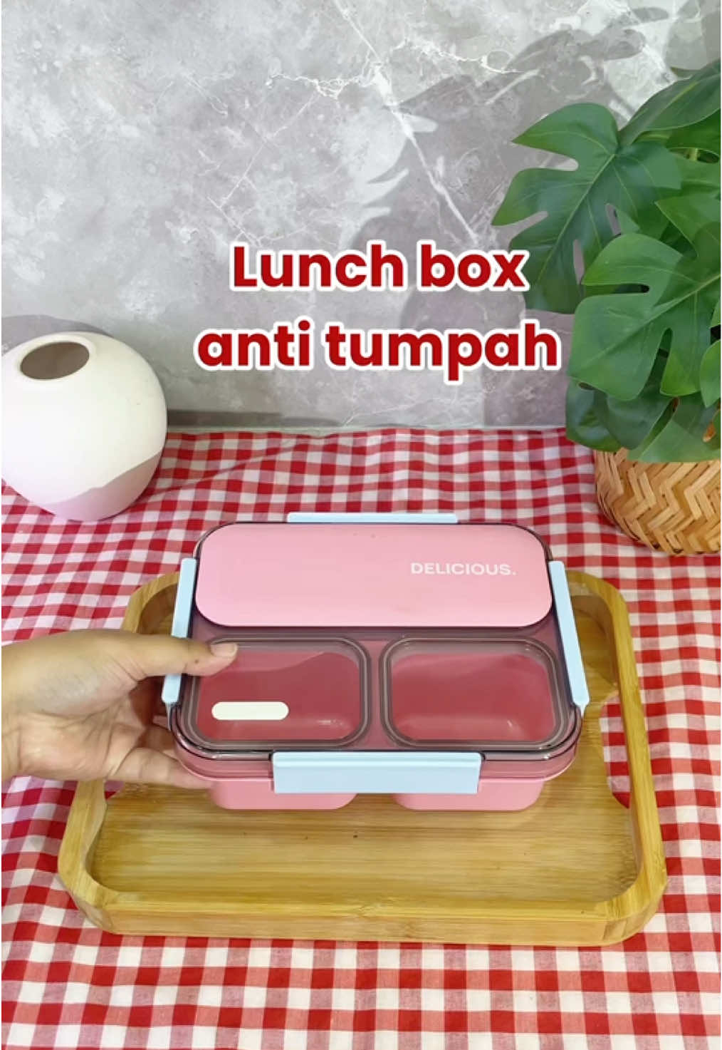 Lunch box super aman kalo di pake sama anak, soalnya mau di taro posisi kayak gimana pun makanan di dalamnya gak bakal tumpah ataupun bercampur.. #lunchbox #antitumpah #fyp #bekalanak 