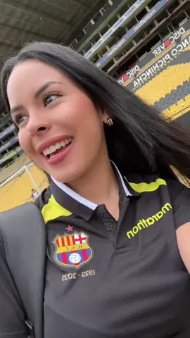 Ni con los obstáculos más grandes, me verán rendirme. Te amo Barcelona y seguiré luchando por tu gloria💛 desde donde esté. Pasarán jugadores, dirigentes, también presidentes… pero este amor es eterno💛👊🏻💪🏻 