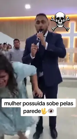 mulher possuída sobe pela parede e começa a correr pela porta larga #noticias #satisfyingvideo #ASMR 🖖👁🚫