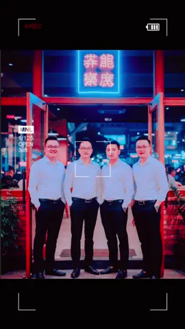 Đội hình nhà trai đã sẵn sàng, xin mời nhà gái xuất hiện 😎🥂