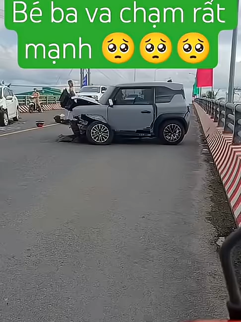 VF3 va chạm rất mạnh trên cầu SaĐéc 2 Đồng Tháp.#vf3