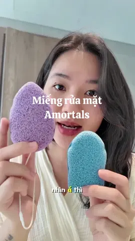 Dùng miếng này thì mấy bà nhớ dùm tui đừng thấy xài xong mịn rồi rửa liên tục nha. Da cần có thời gian làm quen  nên mới dùng mình cứ nhẹ nhàng, ngày 1 lần buổi tối khi da nhiều bụi bẩn. Da nhạy cảm thì dùng cách ngày. Còn da có mụn viêm nhiều thì không phù hợp với em này nha. #bongmutruamat #miengruamat #amortals #bongmutruamatbotbien #goclamdep 