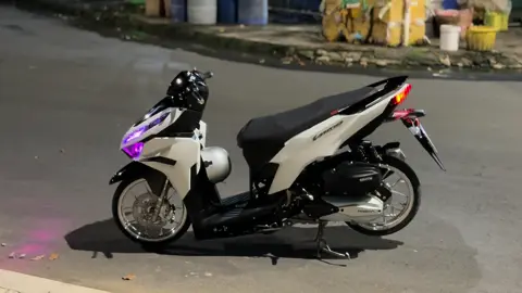 lắp lánh dưới ánh đèn🤩 #xh #vario125 