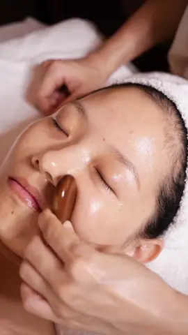 Immersive facial massage. Come and learn it with us.  #relax #relieve #massage #skintreatment #skincare #facespa #cleanface #foryou #spa #asmr #treatments #relievepressure #asleep 