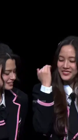 their eyes only belong to each other :🤍)  #FreenBeckyFMinOsaka #freenbecky #ฟรีนเบค #freensarocha #beckyarmstrong 