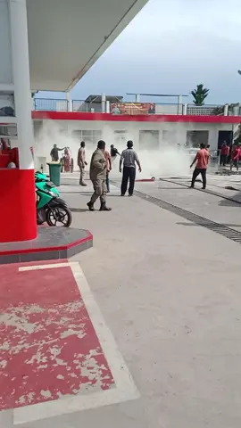 #Kebakaran mobil di SPBU# Teupipukat Pidie Jaya#meureudu_pidie_jaya #          Semoga Tidak Ada Korban Nya