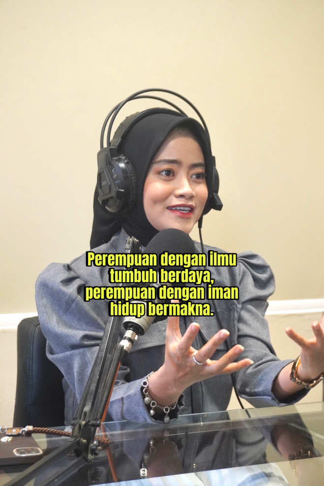 Ilmu menuntun langkah, iman menuntun arah. Keduanya menjadikan perempuan bukan hanya kuat, tapi juga berarti.