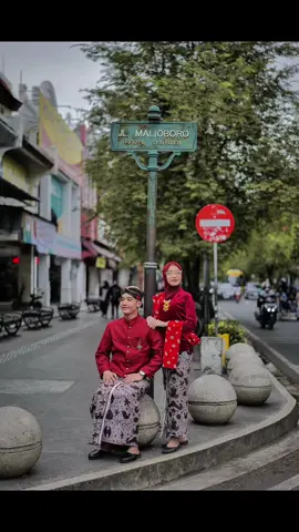 Foto murah kualitas terjamin di malioboro -jasa foto 5ribu per foto -sewa baju adat 25ribu per orang -reservasi wa 082120391882 #fyp #viral #busanaadatjawa #jasafoto #jasafotomalioboro