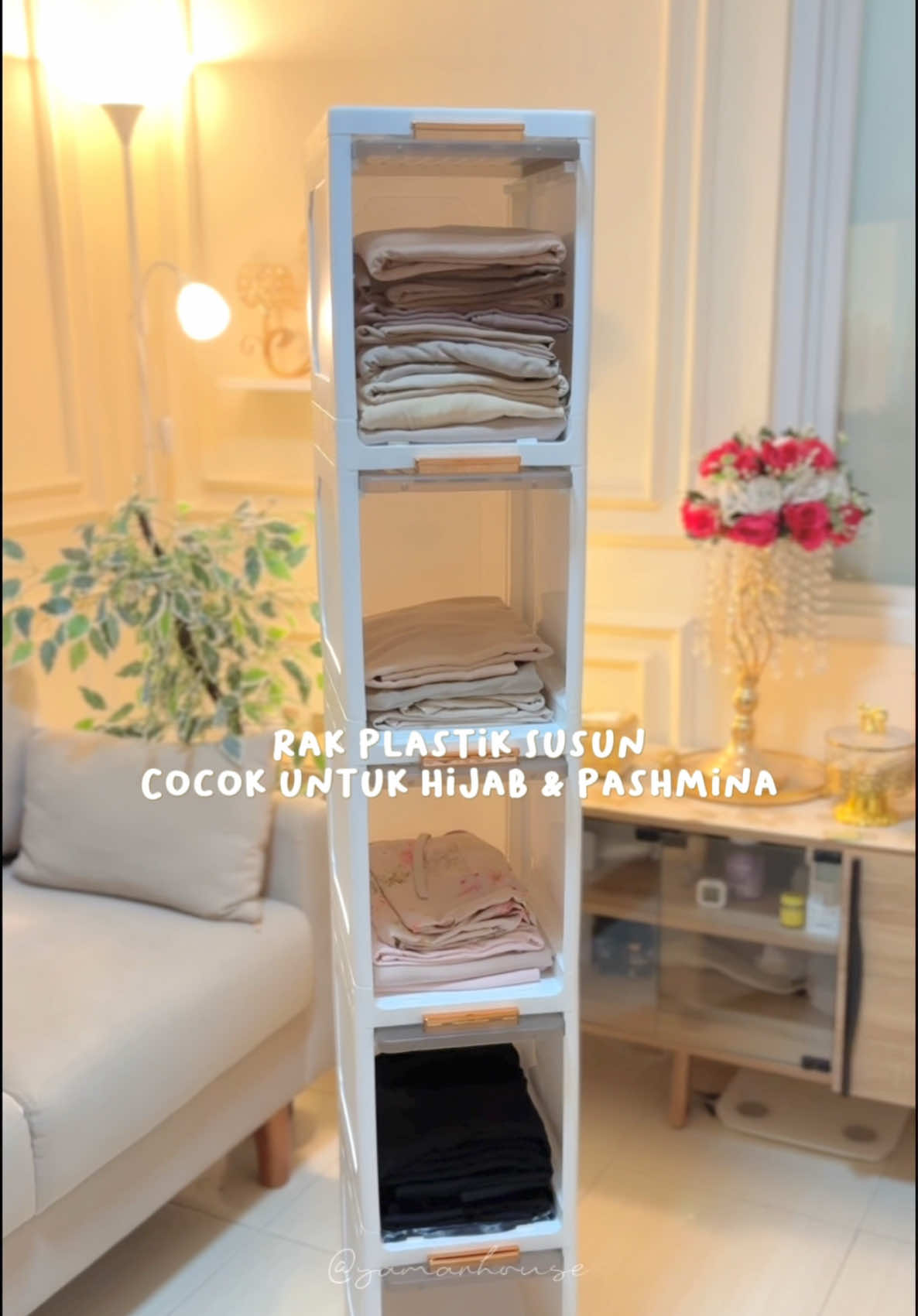 Rekomendasi yang lagi cari lemari khusu untuk hijab & pashmina nya. Ukuran nya yang slim cocok banget disimpen di sela-sela lemari, ukuran nya juga pas banget buat lipetan jilbab dirumah 🥰🫶🏻 #lemari #lemariplastik #lemarisusun #rak #rakplastik 