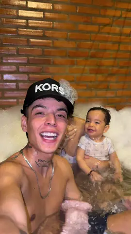 Ayer recogiendo agua y hoy parchado en un jacuzzi 🙏🏻🥳