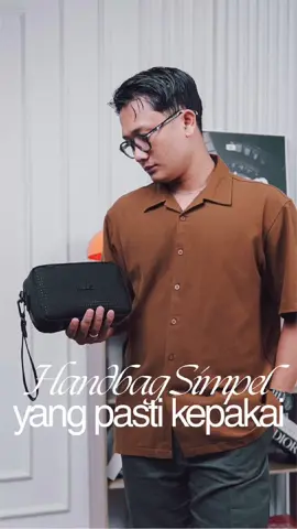 Simpel elegan dan ga ribet ada di handbag delta sob, kalau ga percaya kalian coba aja sendiri! 🤩😁 #ruselco #stepupyourstyle #handbag #clutchbag 