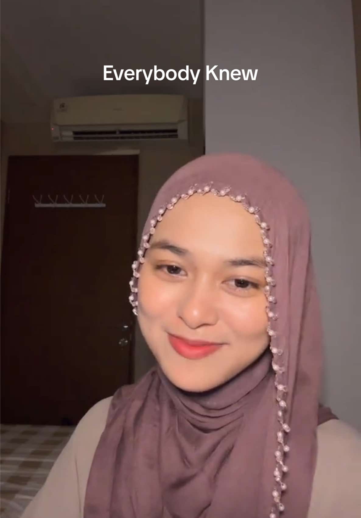 In love with this shawl🥹🤍 @shawl.people Everybody Knew - Citra Scholastika #everybodyknew #citrascholastika 