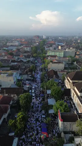 POV dari langit Haul Solo 2025 #fyp #haulsolo #habibumarbinhafidz #majelis #drone 