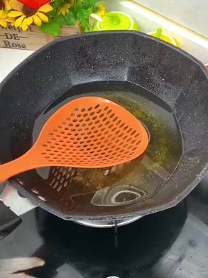 Sản phẩm chuyển mùa, giảm giá bán, số lượng có hạn