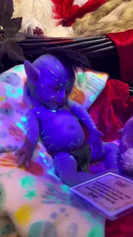 I just can’t get over how adorable all of the little #reborn #silicone #babies from this vendor at Son of Monseterpalooza #avatar #starwars