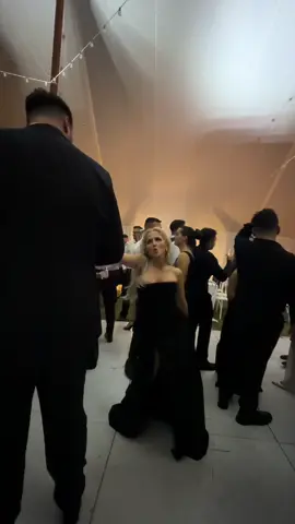 When one of your besties is a retired nfl cheerleader and Britney comes on at the wedding #viral #fyp 