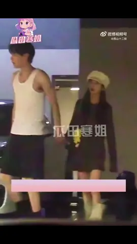 Kaget banget buka weibo tian trending no 1 karena jalan sama mbak kunti😭 semoga aja agensi nya tian bisa secepatnya klarifikasi soalnya di weibo pada heboh bgt, kasian tian😭 #revengedlove #tianxuning #chicheng #fyp #foryou 