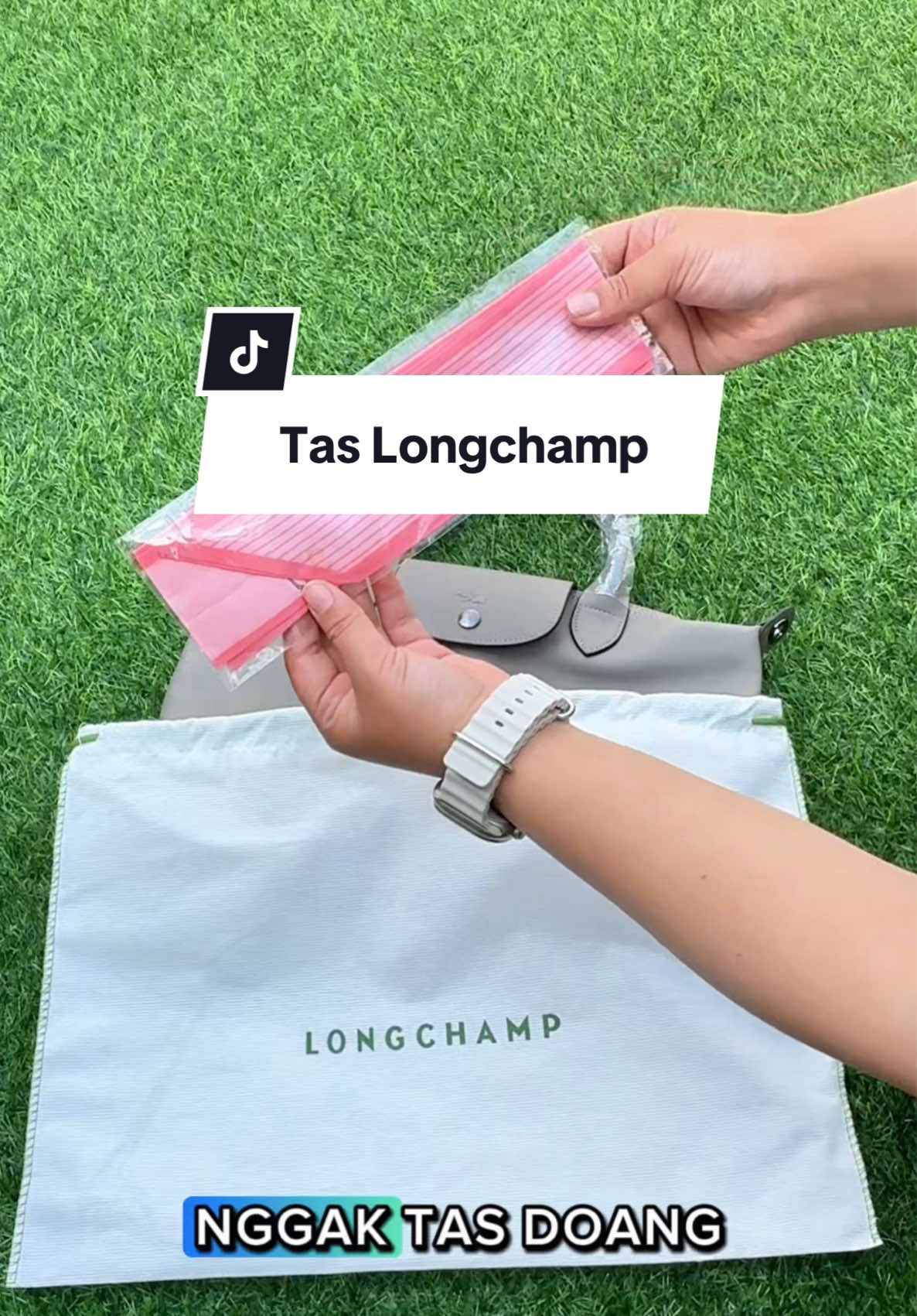 Salah satu tas branded yang aku syukaa🫶😍 karena selain tasnya yang gemes udah bisa kepake acara apapun❤️‍🔥✨ #longchamp #tas #longchamplepliage #longchampbag #fyp 
