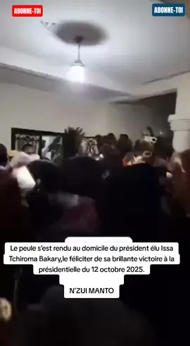 Le peule s’est rendu au domicile du président élu Issa Tchiroma Bakary,le féliciter de sa brillante victoire à la présidentielle du 12 octobre 2025.                                      N’ZUI MANTO