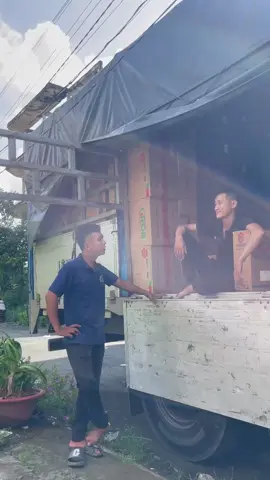 Có mấy thùng đâu 
