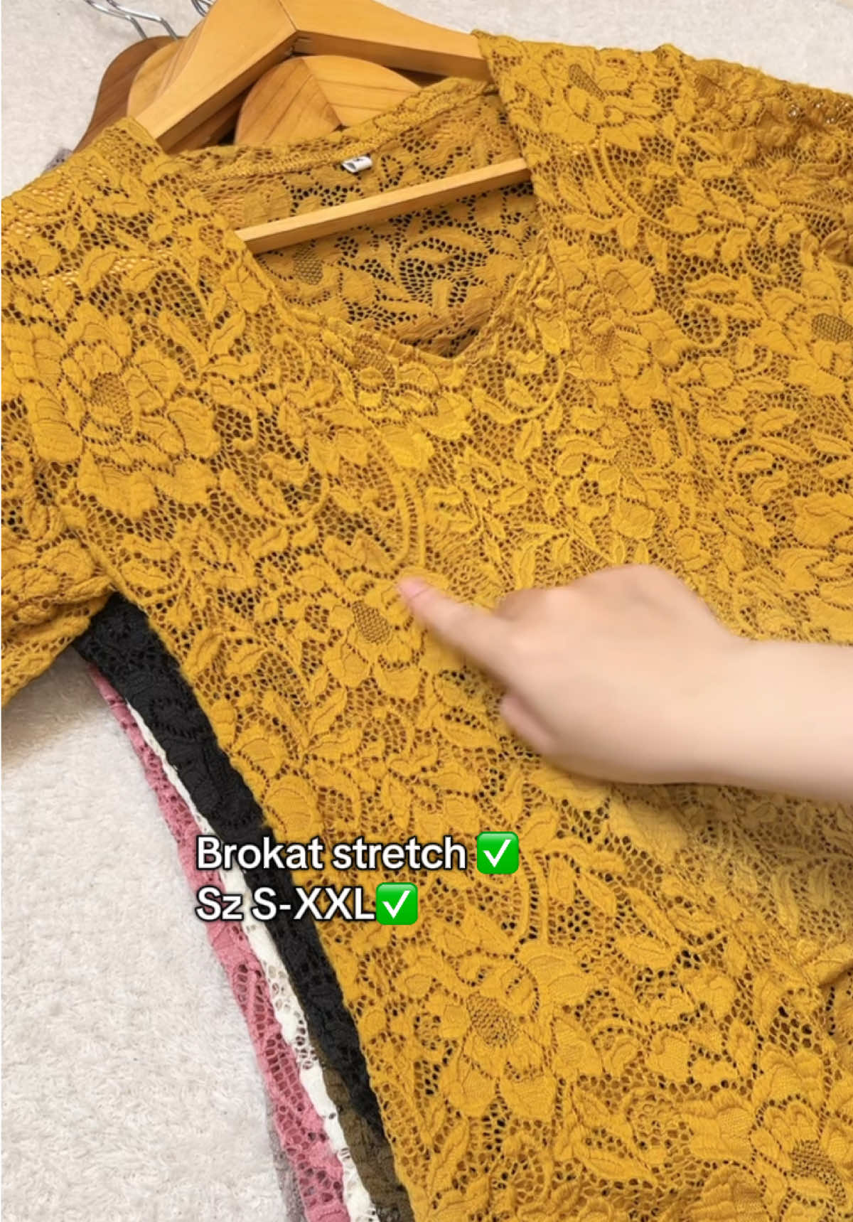 Kebaya moksa , stretch dengan desain klasik kutubaru ini sangat nyaman dipakai, tersedia Sz untuk Ld 80cm - 120cm😍✨ #kebayamodern #kutubaru #stretch #bigsize #oktober 