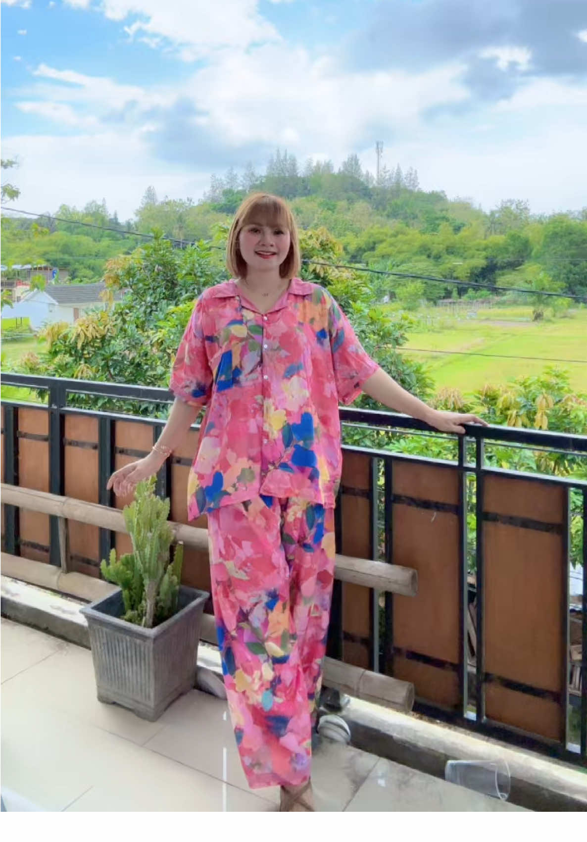 Hari Senin manis rebahan pakai oke set viral dara aja yuk #onesetjumbo #piyamarayon #piyamajumbo #onesetrayon 