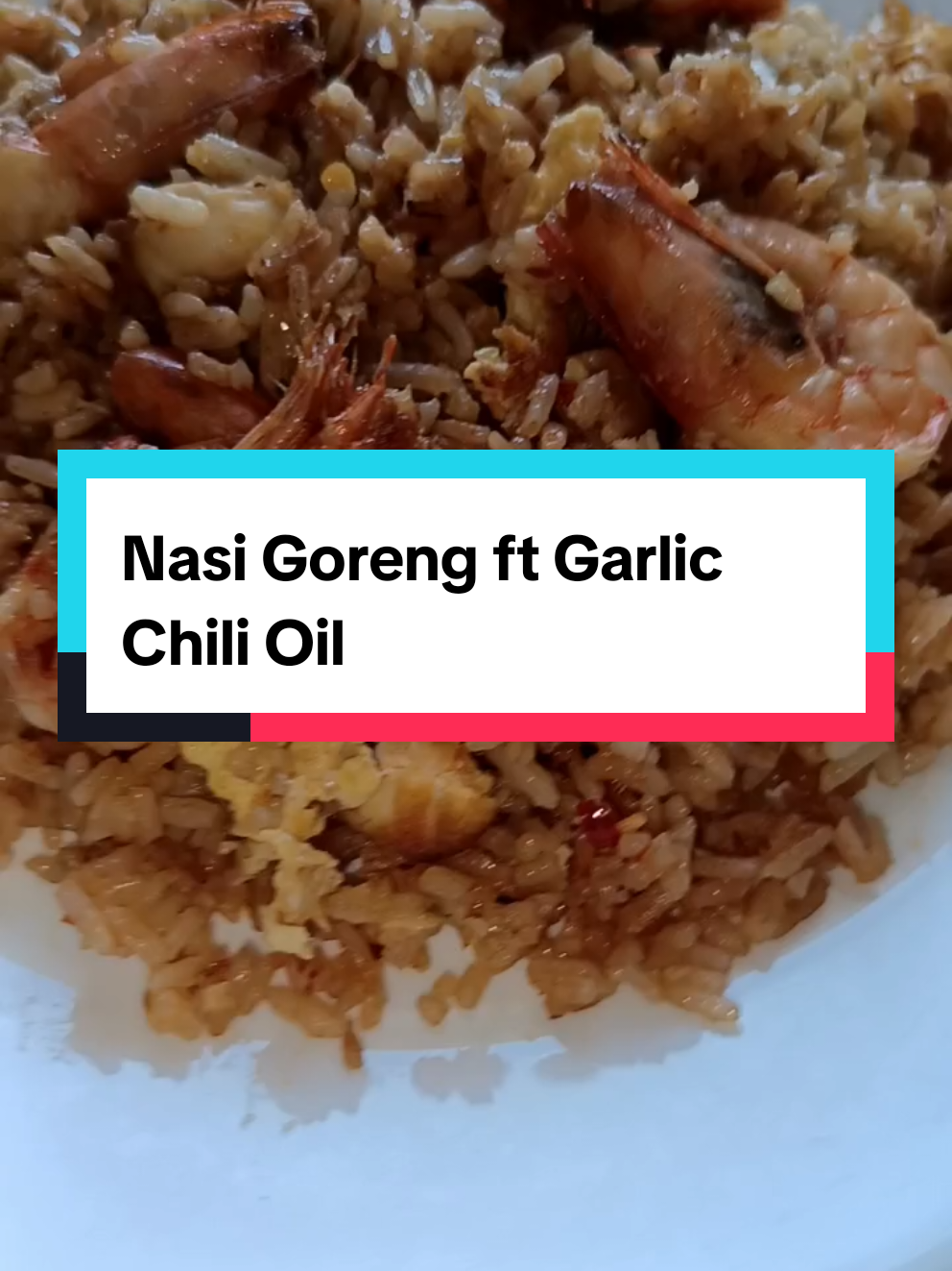 Alhamdulillah kenyang...xsabar nak makan sbb ada garlic chili oil pedas2 manjahhh ni😋 #makan #chilioil #garlicchilioil #nasigoreng 
