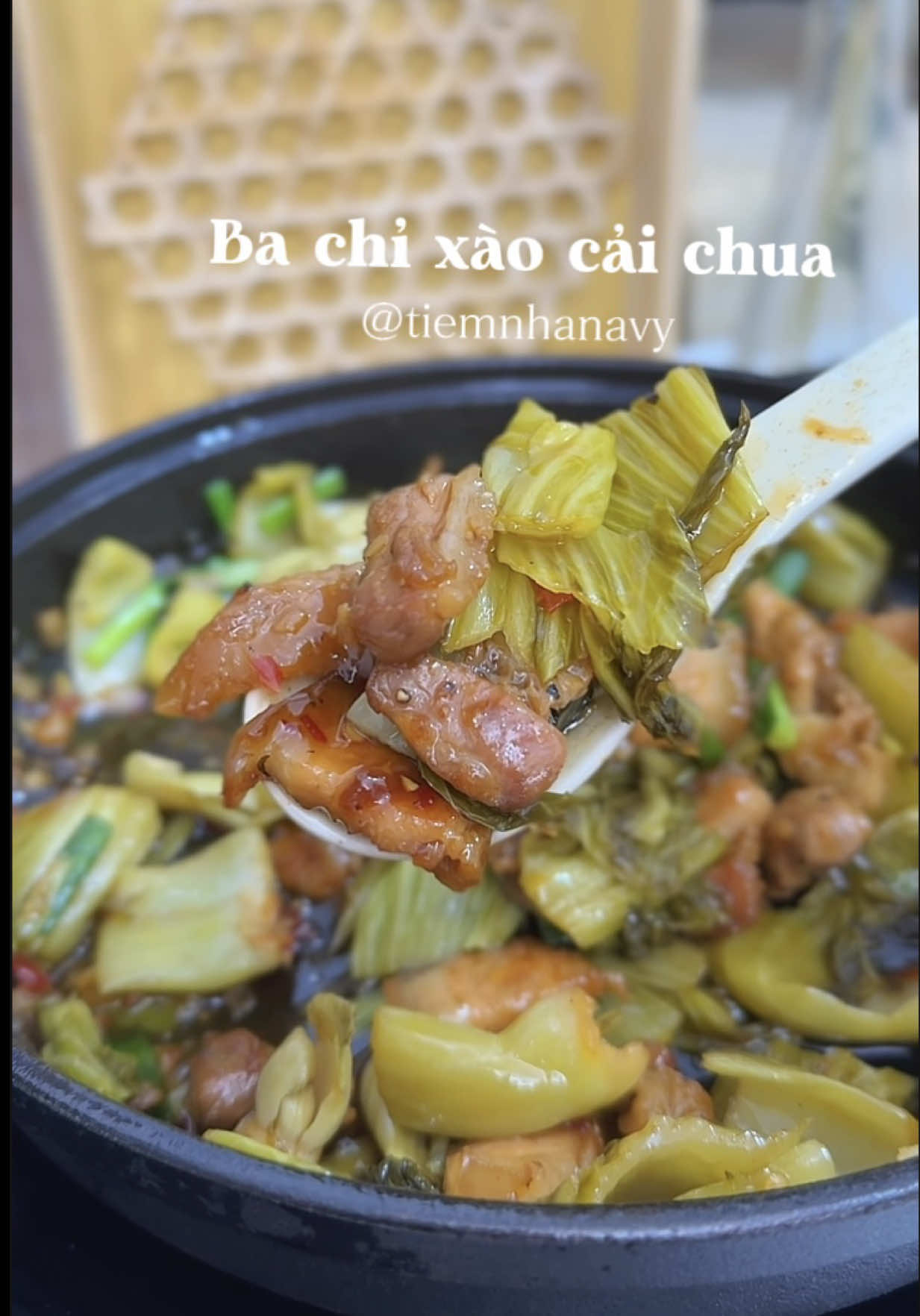 Ta nói cái món này hao cơm lắm , ba chỉ xào cải chua #tiemnhanavy #homnayangi #monngonmoingay #bachixaocaichua 