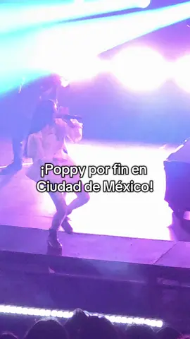Gracias por venir a México, Poppy 🙏🏽😭 hoy llegó @Poppy al Auditorio BB y así sonó 