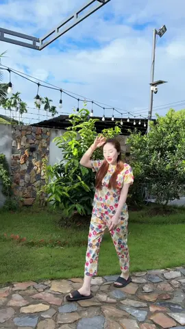 Trả lời @Hien koi sáng thức dậy đi ra vườn thấy cái da nó căng ,nó bóng đủ độ ẩm thích lắm mấy chị ơi... #chốngnắngmeso #hot #xuhuong #trắngda #jennyduong 