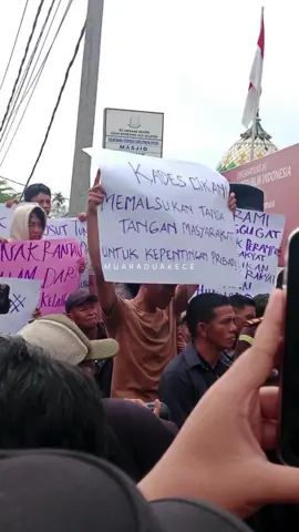 Diduga Korupsi Dana Desa, Masyarakat Buay Sandang Aji OKU Selatan Menuntut & Demo didepan Kantor Kejari OKU Selatan. (13/10)
