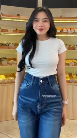 Dark blue + kaos putih cakep banget ga si 😍 #OOTD #jeansoutfit #outfitideas #cutbrayjeans 