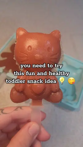 Making fun-shaped popsicles for my toddler 🍓🫐 Such a fun and healthy snack idea she absolutely loved 💛 Check the link in my bio under baby dining for the molds we used 🧊✨ #toddlermom #toddlersnacks  #MomsofTikTok  #EasyRecipe  #fyp 