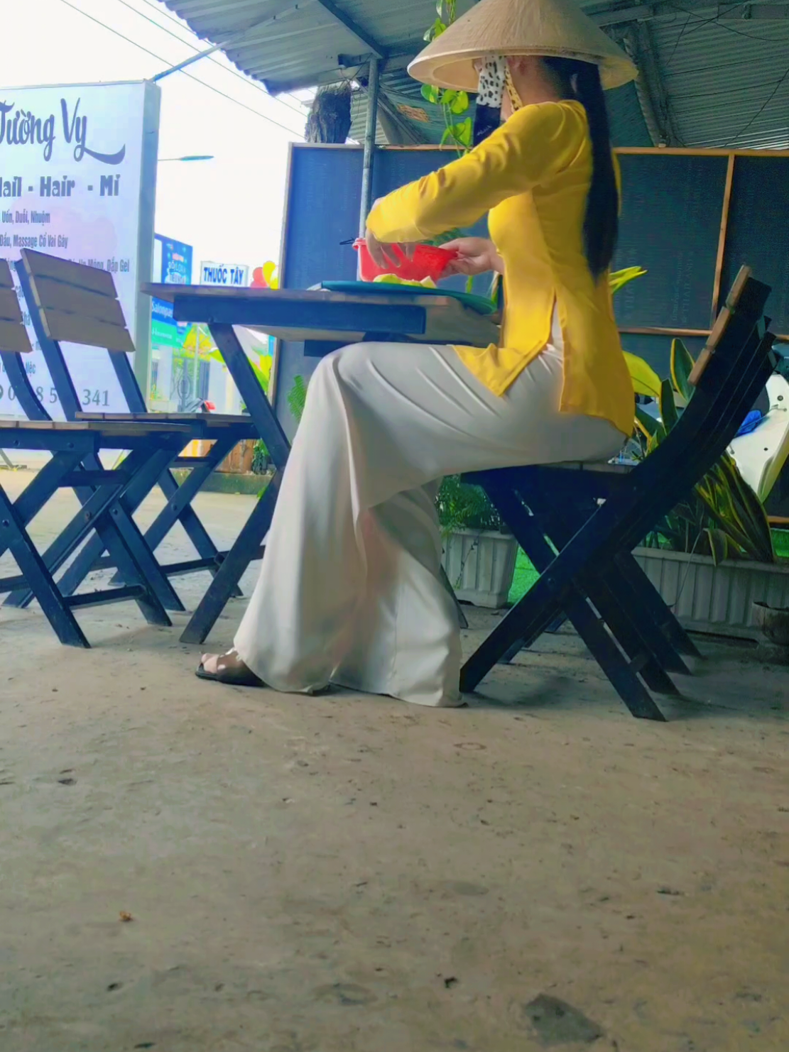 Cầu Mỹ Hoá(Bến Tre 2) đi Ba Tri quán em bên trái (chưa qua cầu Vĩ)🥰.𝙓𝙚 𝙢à𝙪 đ𝙚𝙣 (không khéo là nhầm xe màu khác nha khách yêu)🦭 𝗖𝗮𝗳𝗲 Mᴀ́𝘆-Nᴜ̛ᴏ̛́ᴄ É𝗽-𝗦𝗶𝗻𝗵 𝗧Ố-𝗠𝗮𝘁𝗰𝗵𝗮 𝗹𝗮𝘁𝘁𝗲-Đá Me-Rau Má Đậu Xanh Mở cửa 5h20-20h Alo 0️⃣ ba8️⃣ năm8️⃣sáu                       ba8️⃣bảy8️⃣   #CapCut #mythanhantpbentre #bentre71🌴🥥 