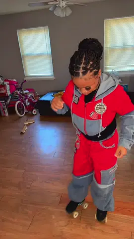 Practicing in my living room 🛼#fyp #skatelife #fypage✨ #comtentcreator 