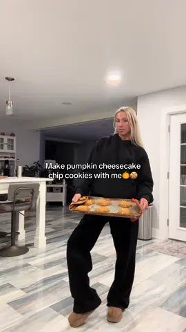 I’m in the fall/halloween mood  #pumpkinseason #pumpkinrecipes #pumpkincookies #fallrecipe #BakeWithMe 