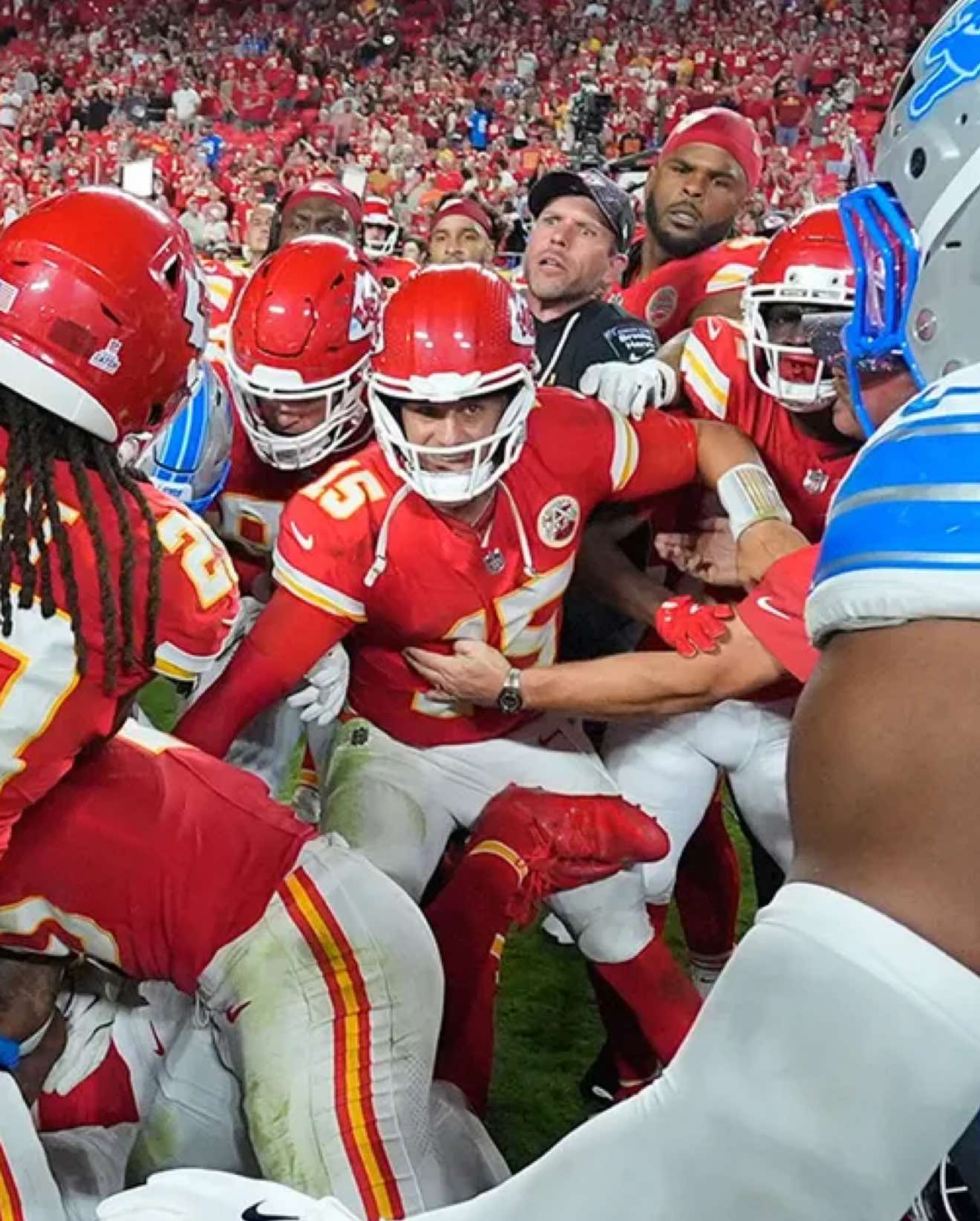 Chiefs with a W 😈🏆 #kansascitychiefs #patrickmahomes #traviskelce #nfl #fyp