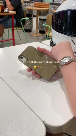 love the design and color! 😩🤎 #phonecase #fyp #foryoupage 
