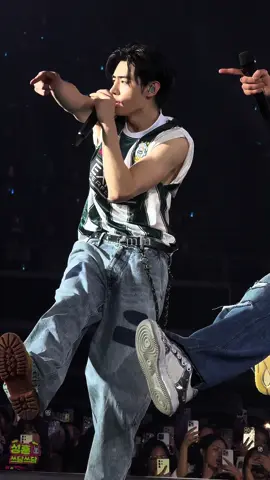 will be frvr thankful I GOT TO SEE AND HEAR THIS SUNGHOON LOOSE LIVE AND THIS CLOOOOOSE? @enhypen  #SUNGHOON #PARKSUNGHOON #ENHYPEN #sunghoonenhypen🐧 #walktheline_in_singapore 