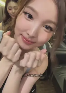 Em Myoui cũng biết lựa người để té trúng quá ☺️ #twice #myouimina #nayeon #minayeon #fyp 