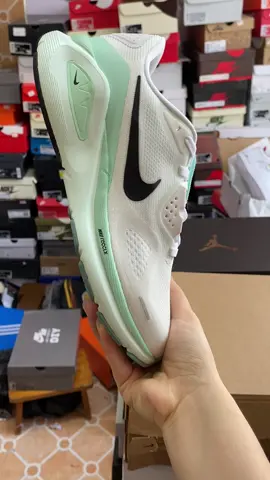Nike Structure 26 white mint green