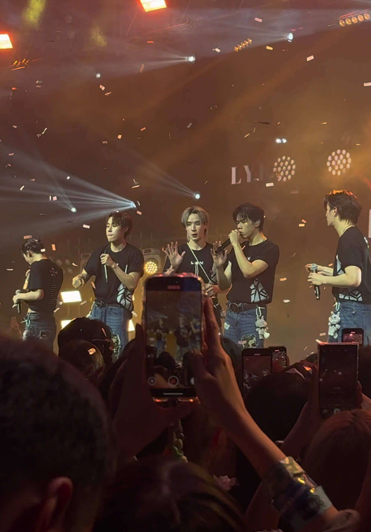 this song hits different talaga 🥹 [LYKYOU by LYKN] Full Performance in Manila! @Zloty @LYKN #williamlykn #LYKNTOURXMANILA #LYKNUNLEASHEDWORLDTOUR #LYKNUnleashedConcertinManila 