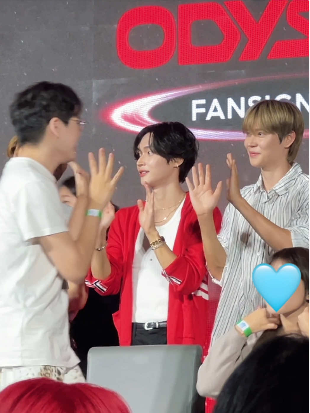 รักอึนซอก 🪨🥺 รนแบบเกร็ง100% รับไหว้แบบสวยๆ เวทีประกวดมารยาท 55555555555555 ฉันกับน้องข้าวแข่งกันไหว้จนลงเวที @RIIZE  #ShopeexRIIZECafeandFansign  #EUNSEOK #은석 #RIIZE #라이즈