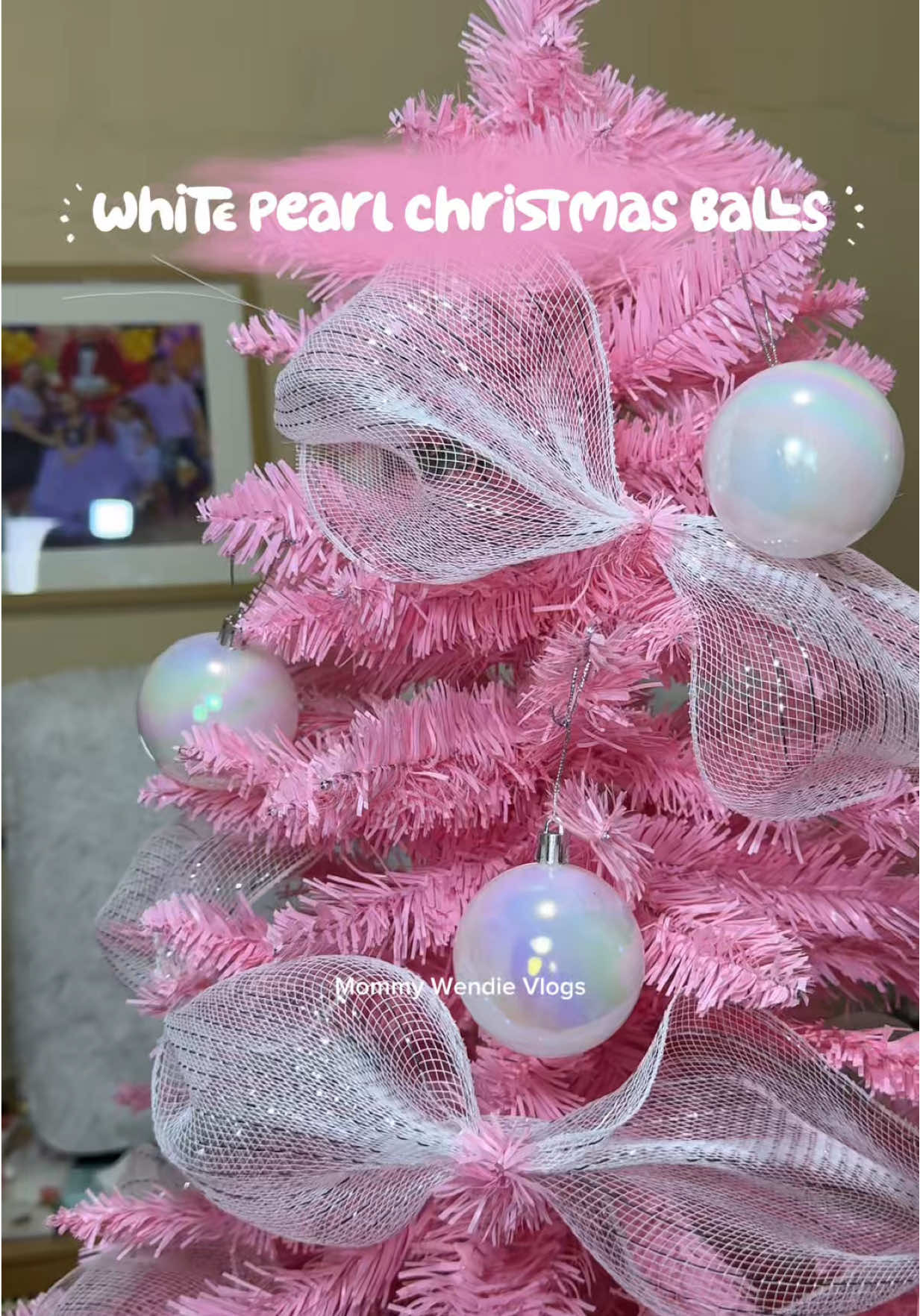 Ang ganda ng Christmas Balls na to! Sobrang classy at ang pearl white nya! #mommywendievlogs #whitechristmasballs #christmasballs 