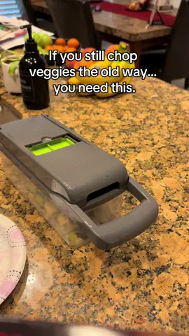 Meal prep just got 100x faster 🥦 No more tears, no more mess — this veggie chopper is officially my kitchen MVP! #VegetableChopper #KitchenGadgets #MealPrepHack #KitchenFinds #TikTokMadeMeBuyIt 