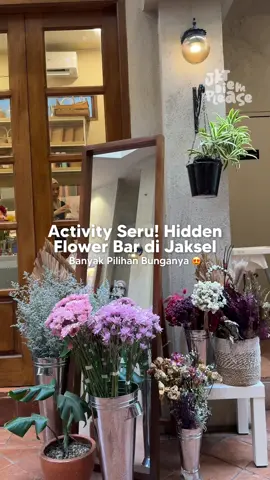 Activity Seru! Hidden Flower Bar di Jaksel😍✨ Konsepnya self workshop experience dan isinya all natural flowers🌸 Cocok buat bestie date Lokasinya ada di akhir video ya😉 Tag temen/pacar kamu yang mau diajak kesini #jktdiemplease #placetogojkt #flowerbar #activityjakarta 