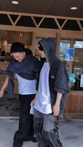 #CapCut  Japanese street style #outfit #outfitideas #japan 🇯🇵🇰🇭🐾🖤