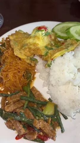 Makan Nasi Rames Mulu Guys #nasirames #nasibungkus #makanpagi #makanenak 