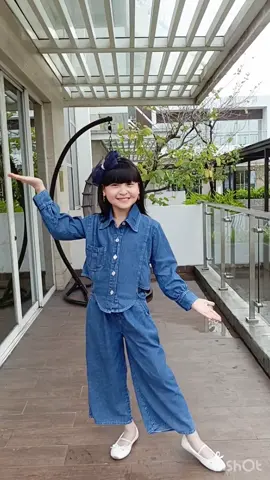 New collection setelan jeans anak ❤️ yuk join live co harga special launching!!#setelananak #setelanjeansanak #jeans #setelananakperempuan #fyp 